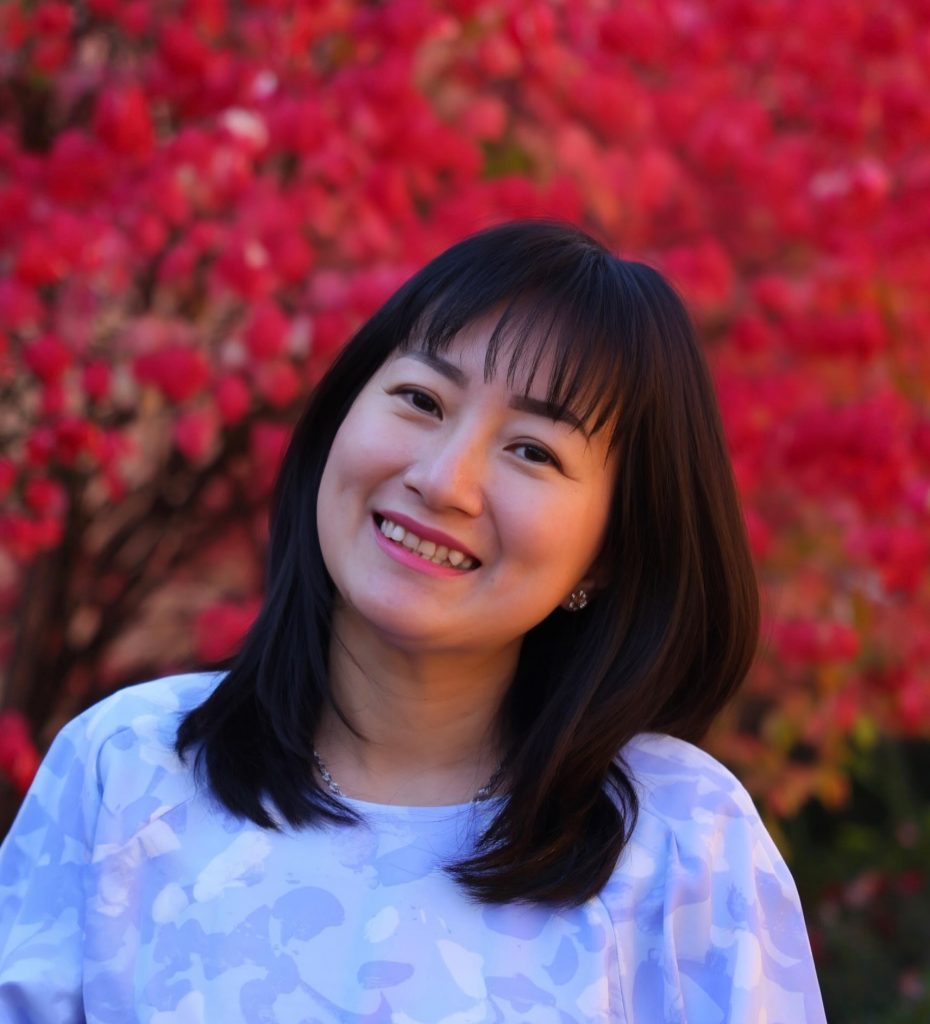 Headshot of Phuong Tran, Case Manager at the Vietnamese Association of Illinois